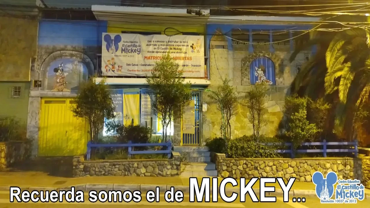 Fachada del Centro Educativo El Castillo de Mickey